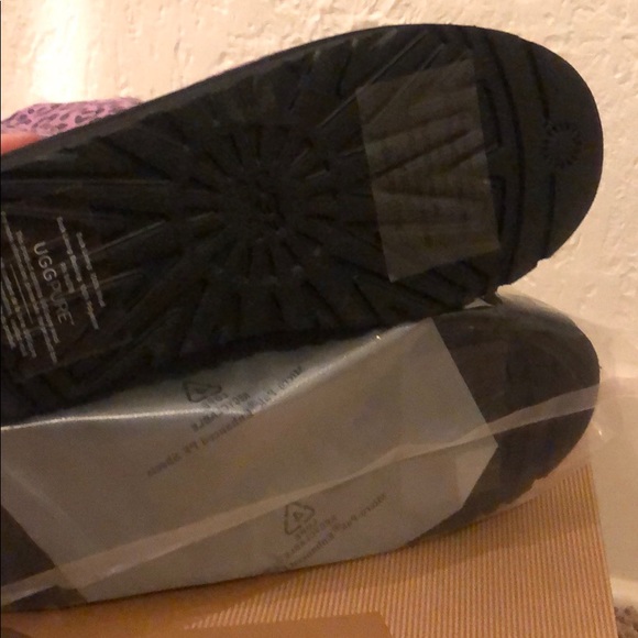 NIG UGG Australia Bailey Bow Leopard Boots - Picture 3 of 4